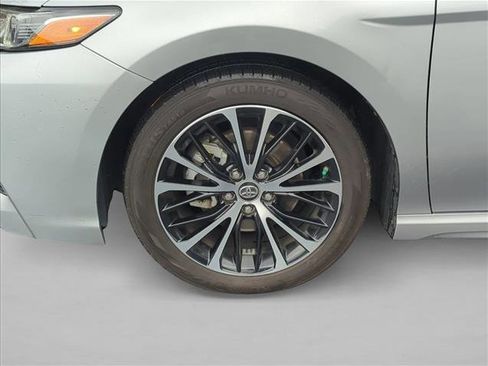 Used 2019 Toyota Camry SE image 25