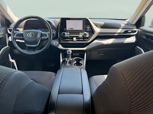 Used 2023 Toyota Highlander LE FWD image 15