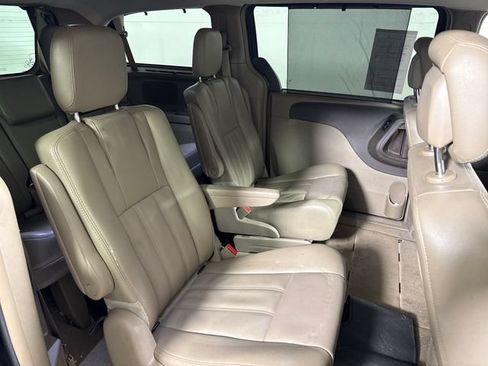 Used 2014 Chrysler Town & Country Touring FWD image 14