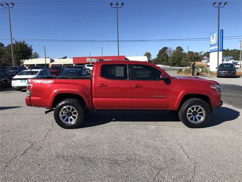 Used 2021 Toyota Tacoma TRD Sport image 9