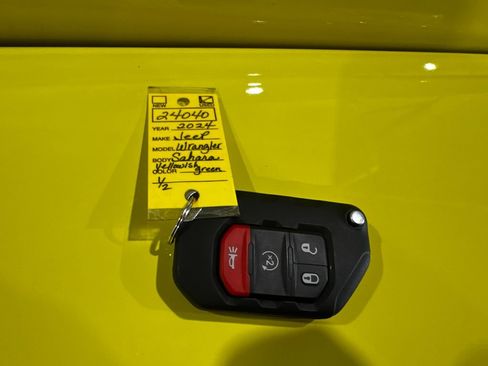 Used 2024 Jeep Wrangler Unlimited Sahara w/ Technology Group AWD/4WD image 41