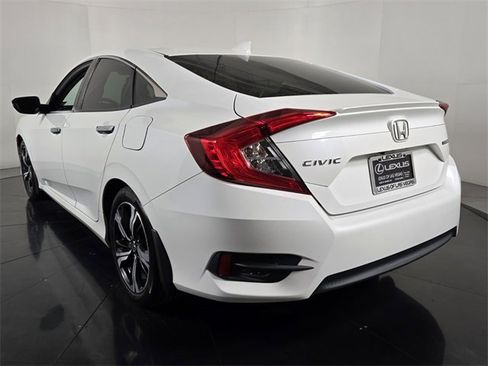 Used 2016 Honda Civic Touring image 4