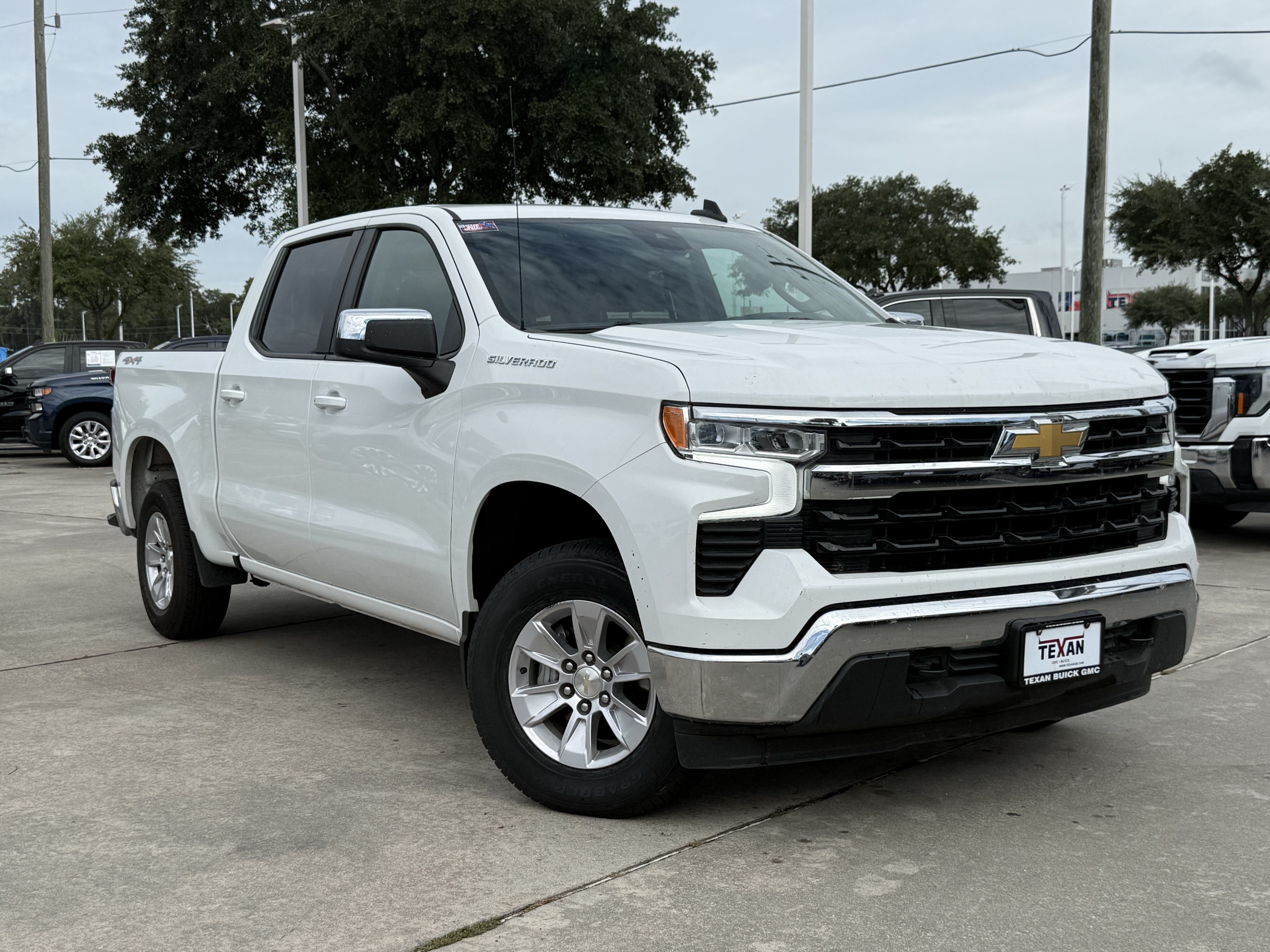 Used 2026 Chevrolet Silverado 1500 LT AWD/4WD image 2