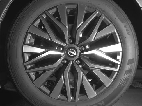 Used 2025 Nissan Altima 2.5 SV FWD image 14