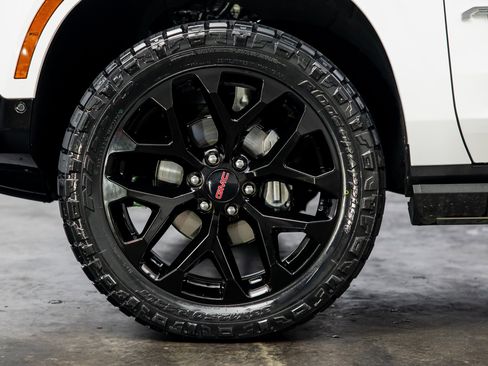 Used 2025 GMC Yukon AT4 w/ AT4 Premium Plus Package image 20