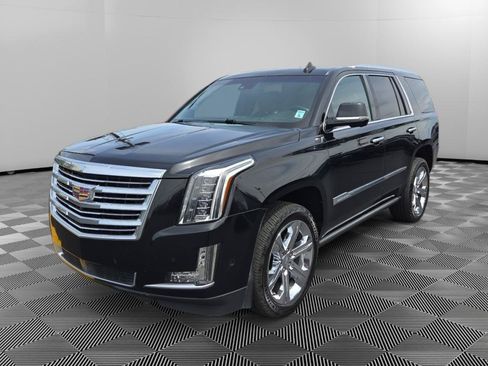 Used 2017 Cadillac Escalade Platinum AWD/4WD image 3