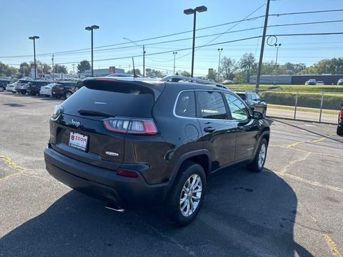 Used 2019 Jeep Cherokee Latitude w/ Cold Weather Group AWD/4WD image 8