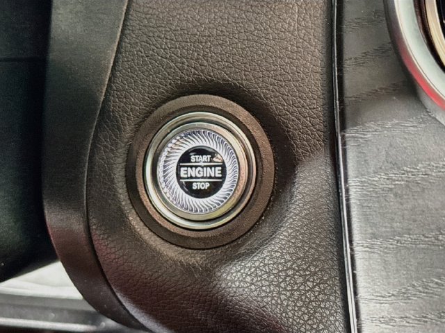 Used 2019 Mercedes-Benz C 300 Sedan image 17