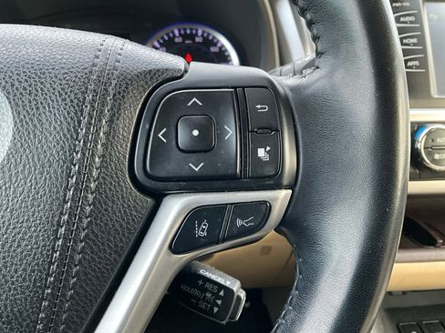 Used 2018 Toyota Highlander XLE image 20