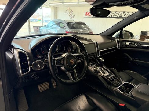 Used 2017 Porsche Cayenne S image 24