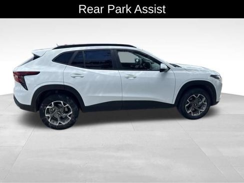 Used 2024 Chevrolet Trax LT w/ Driver Confidence Package FWD image 9