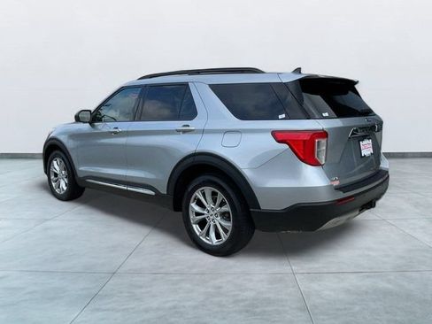 Certified 2023 Ford Explorer XLT w/ Equipment Group 202A AWD/4WD image 5