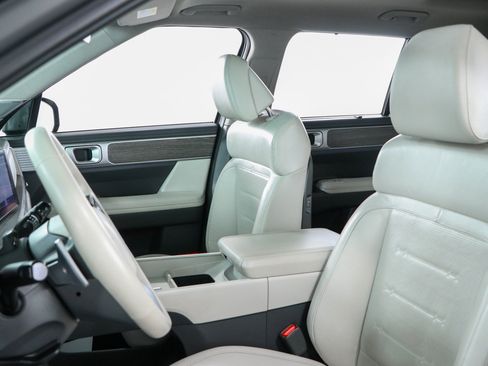 Used 2025 Hyundai Santa Fe Limited FWD image 25