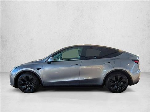 Used 2025 Tesla Model Y Long Range image 9