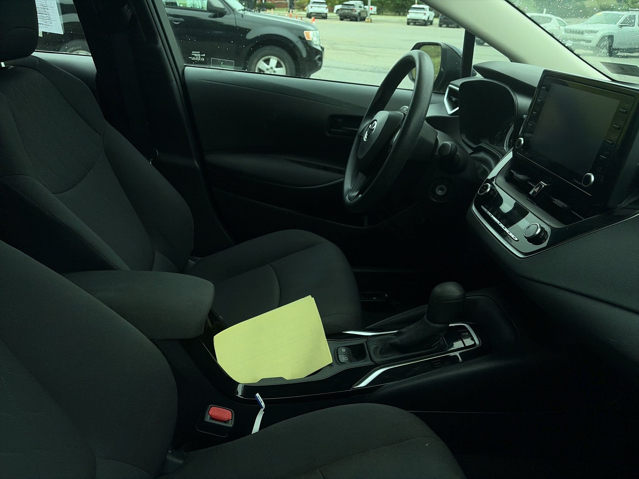 Used 2022 Toyota Corolla LE FWD image 5