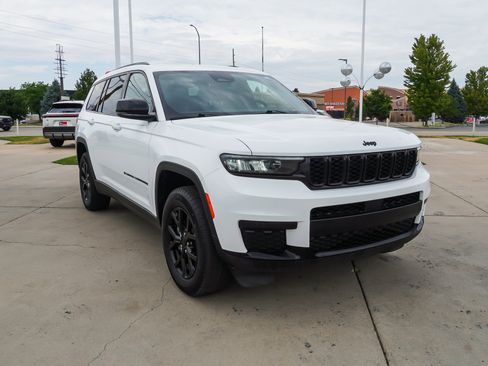 Used 2024 Jeep Grand Cherokee L Altitude AWD/4WD image 2