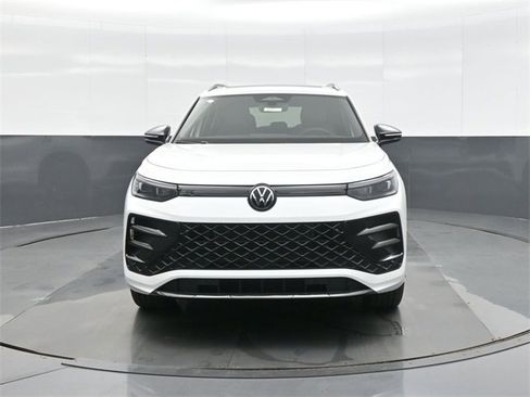 New 2026 Volkswagen Tiguan SE R-Line image 2