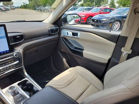 Used 2020 Ford Explorer Platinum w/ Premium Technology Package AWD/4WD image 15