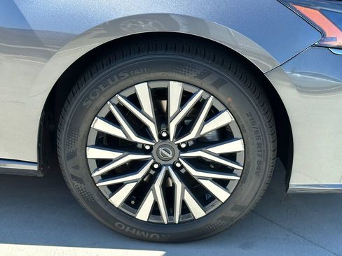 Used 2024 Nissan Altima 2.5 SV FWD image 14