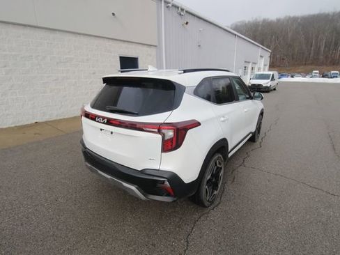 Used 2024 Kia Seltos SX w/ SX Sunroof Package image 11