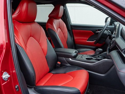 Used 2024 Toyota Highlander XSE image 22