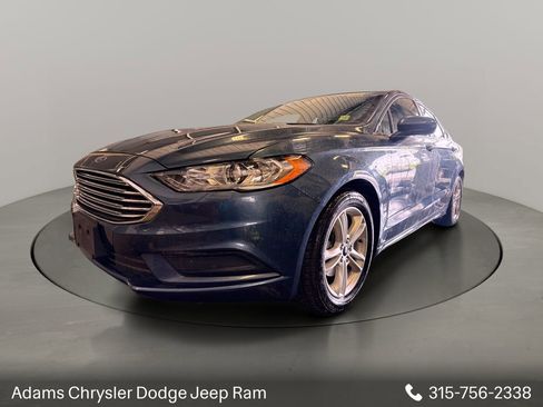 Used 2018 Ford Fusion SE FWD image 3