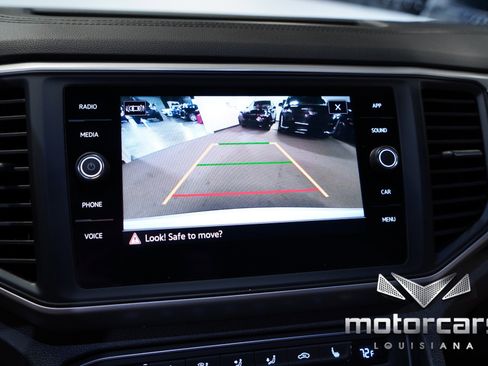 Used 2021 Volkswagen Atlas Cross Sport SE w/ 20" Black Wheels Package image 38