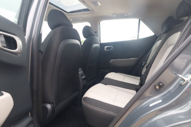 Used 2025 Hyundai Venue SEL FWD image 22