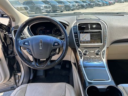 Used 2016 Lincoln MKX Reserve w/ Technology Package FWD image 19