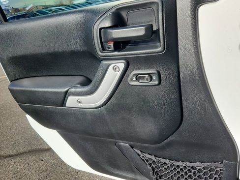 Used 2016 Jeep Wrangler Unlimited Sahara w/ Max Tow Package image 8