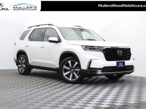 Used 2024 Honda Pilot Touring image 1