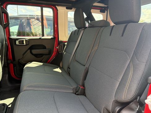 Certified 2024 Jeep Wrangler Unlimited w/ Convenience Group AWD/4WD image 11