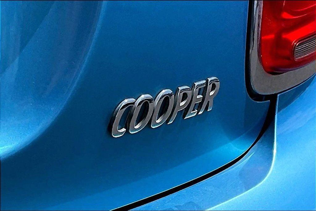 Used 2017 MINI Cooper 2-Door Hardtop FWD image 8