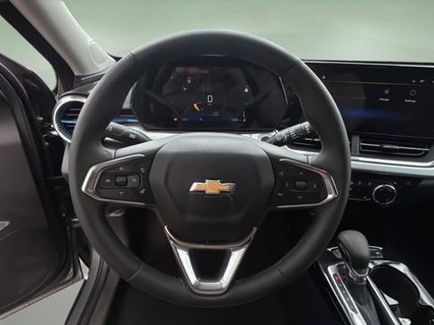 Used 2025 Chevrolet Trax LT w/ Driver Confidence Package FWD image 13