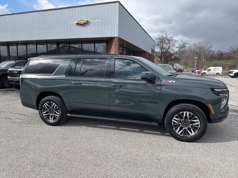 New 2026 Chevrolet Suburban Z71 w/ Z71 Off-Road Package AWD/4WD image 7