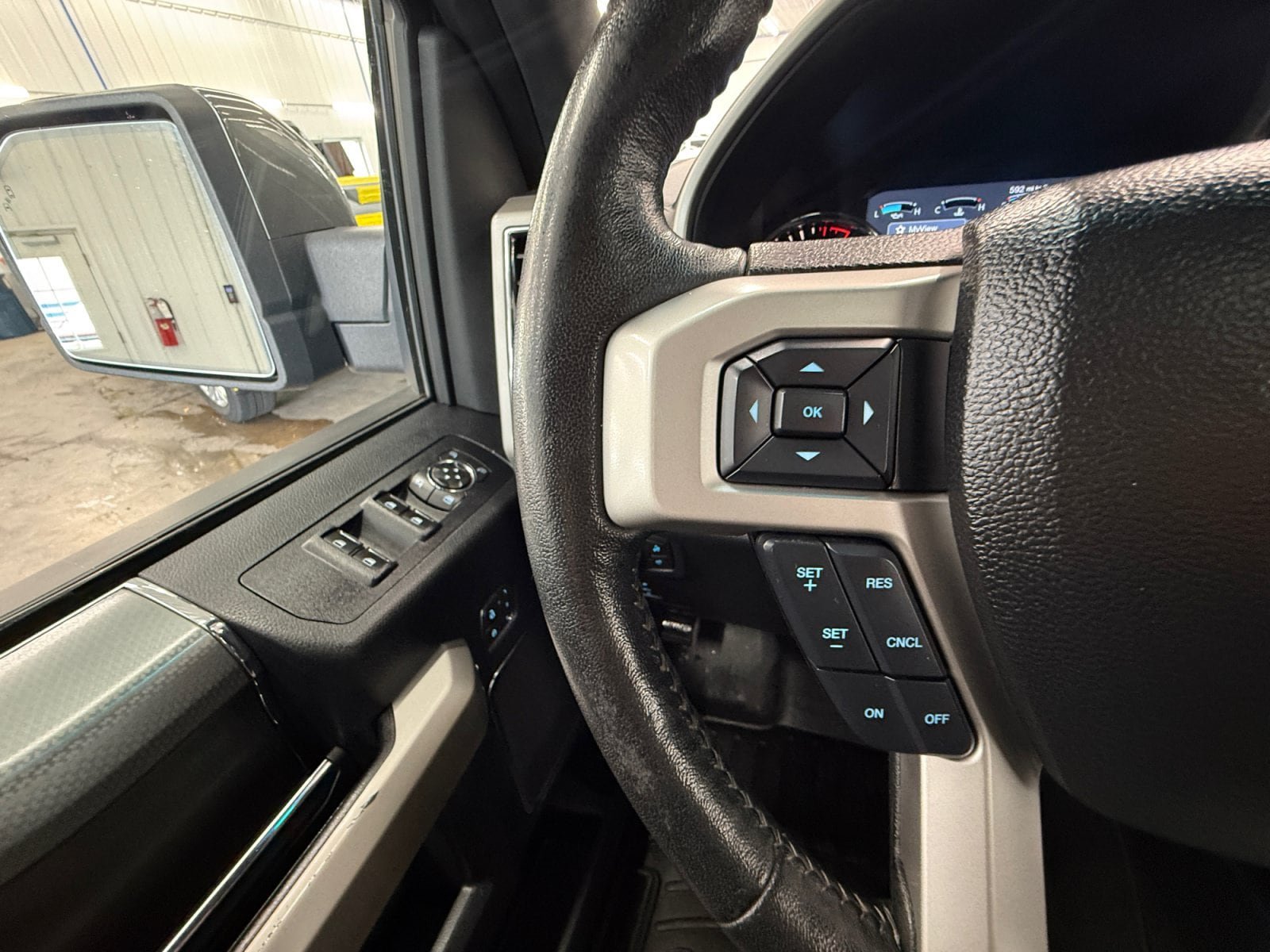 Used 2017 Ford F150 Lariat w/ Equipment Group 502A Luxury AWD/4WD image 32
