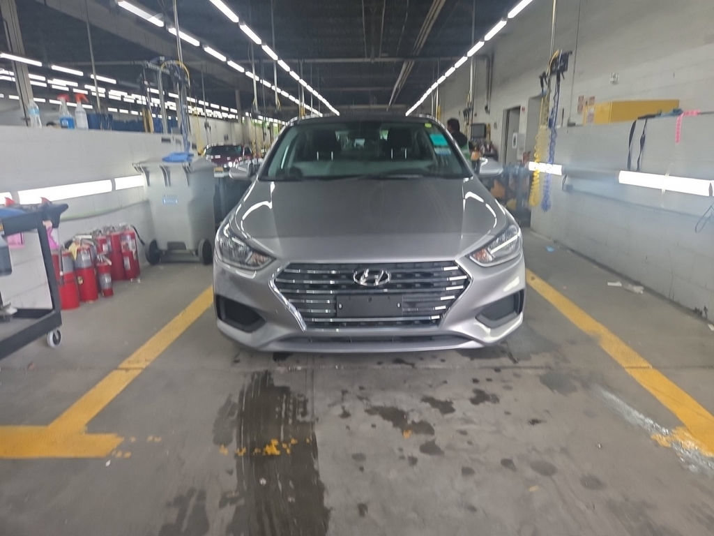Used 2021 Hyundai Accent SE FWD image 2