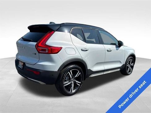 Used 2021 Volvo XC40 T5 R-Design AWD/4WD image 5