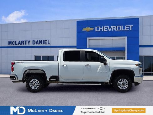Used 2022 Chevrolet Silverado 2500 LT AWD/4WD image 6