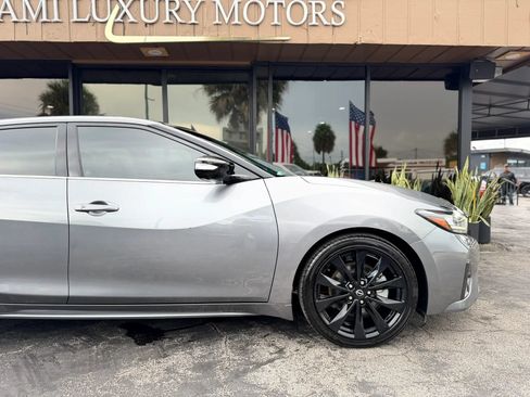 Used 2023 Nissan Maxima SR w/ Sport Mat Group FWD image 13