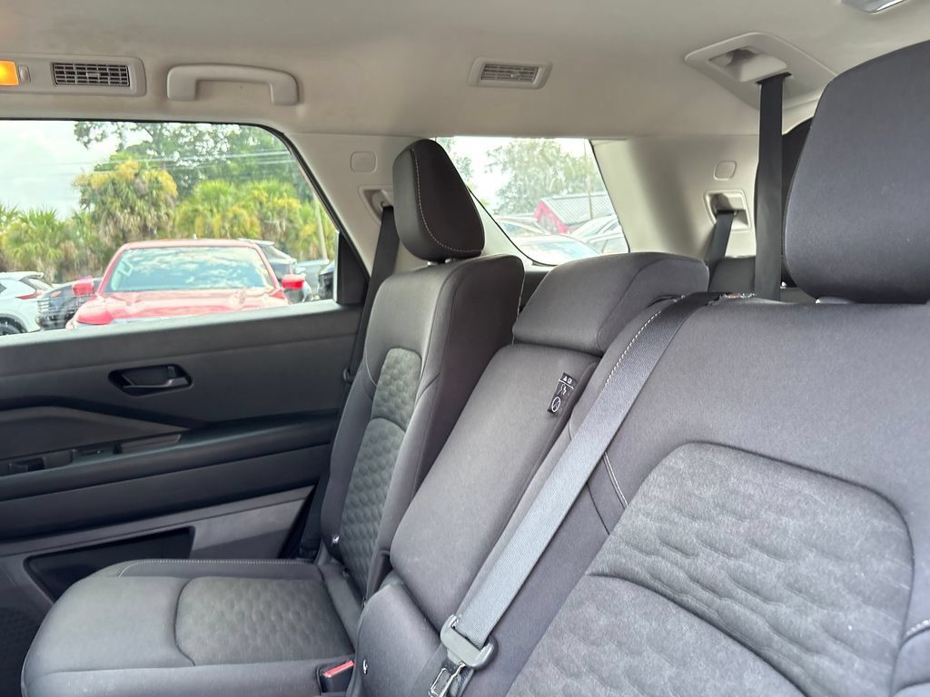 Used 2024 Nissan Pathfinder SV FWD image 17