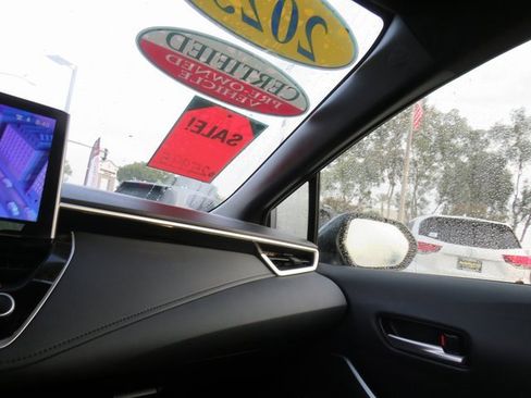 Certified 2025 Toyota Corolla SE image 30