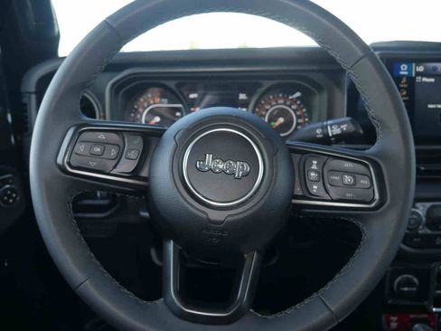 Certified 2026 Jeep Gladiator Mojave AWD/4WD image 36