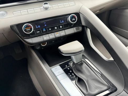 Used 2024 Hyundai Elantra SEL FWD image 18