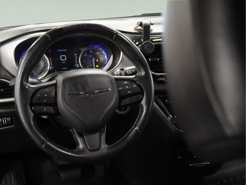 Used 2018 Chrysler Pacifica Touring-L Plus w/ S Appearance Package FWD image 24