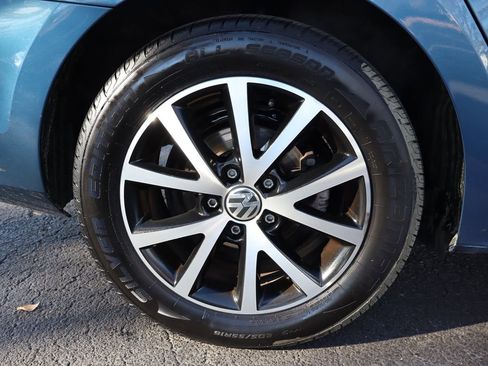 Used 2017 Volkswagen Jetta SE image 45