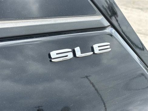 Used 2023 GMC Terrain SLE w/ Driver Convenience Package FWD image 11