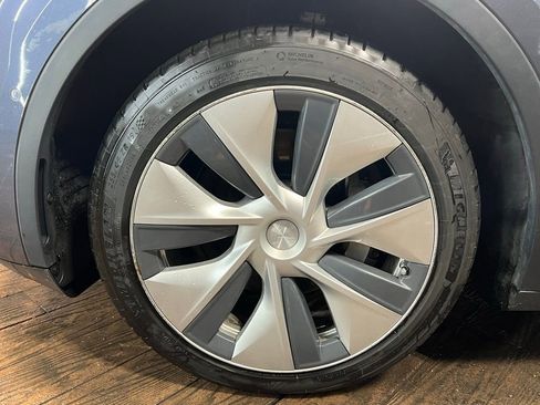 Used 2020 Tesla Model Y Long Range image 30