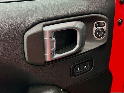 Used 2025 Jeep Wrangler Sahara image 15