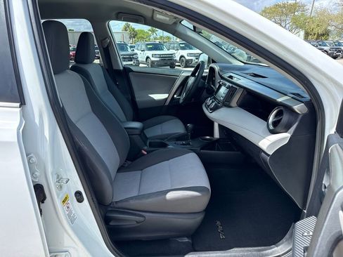 Used 2014 Toyota RAV4 LE image 20
